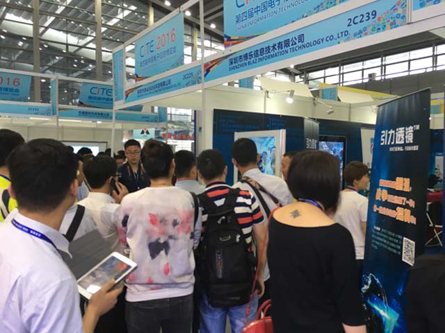 “引力透鏡”順應CITE 2016“創新、智能、融合”主題，以全新視覺體驗及趣味化AR增強現實互動內容引起參展觀眾的駐足圍觀